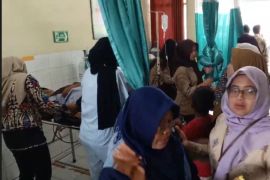 Tim medis tangani 80 siswa diduga keracunan MBG di Kuningan