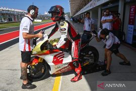Begini persiapan pembalap Indonesia Mario Aji hadapi kualifikasi Moto2 Mandalika 2025