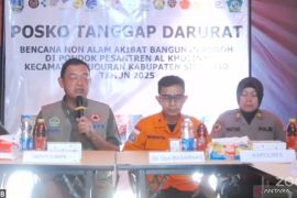 BNPB: Tim SAR korban Al Khoziny sempat diserang penyakit kulit-gatal