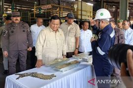Prabowo serahkan enam smelter rampasan negara ke PT Timah