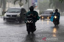Sebagian Jakarta diperkirakan hujan pada Sabtu sore hingga malam