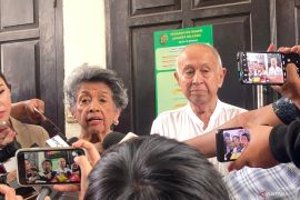 Gugatan ditolak, ibu Nadiem singgung Tom Lembong dan Hasto