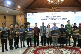 Komitmen perlindungan pekerja, Pemkab Kulon Progo raih penghargaan bergengsi Paritrana Award DIY 2025