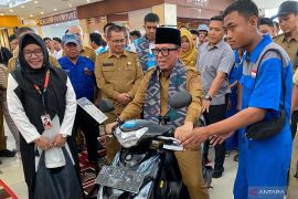 KPK panggil Bupati Teddy Meilwansyah hingga Ketua DPRD OKU