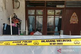Polisi buru suami yang diduga bakar istrinya di Jatinegara Jaktim