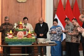 Para pejabat-anggota kabinet syukuran ulang tahun Prabowo di Istana