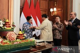 Politik, dari Menhan bertemu pimpinan PKS hingga HUT Presiden Prabowo