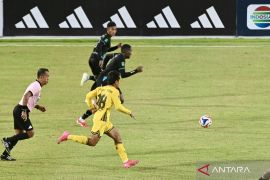 Barito Putera protes kepemimpinan wasit Juandi saat jamu Persela FC