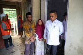 Gubernur Banten pastikan rumah lansia roboh di Lebak dibangun ulang