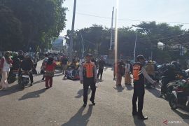 Pedagang Barito tutup jalan perempatan Taman Ayodya imbas penertiban