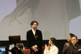 Reza Rahadian terlibat penuh dalam pengarahan film 