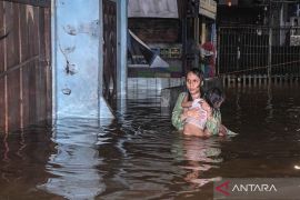 Hujan deras guyur Jakarta, sebanyak 54 RT di Jakarta Selatan dan Timur terendam banjir