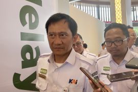 KAI: Presiden minta tak cuma tambah gerbong, tapi benahi prasarana KRL