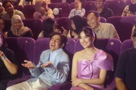 Adipati Dolken lakukan observasi untuk dalami peran sebagai bos