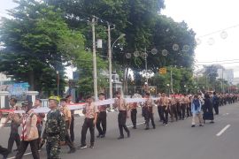 Kirab Merah Putih 1.945 meter warnai peringatan Hari Pahlawan di Semarang