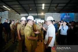 Bulog-Pemprov Sulut salurkan beras dan migor ke 139.966 keluarga PBP