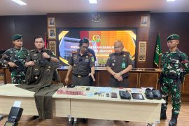 Jaksa gadungan bawa senpi hingga tipu Rp310 juta ditetapkan tersangka