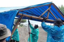 Satpol PP Bantul menertibkan lapak pedagang di Pantai Parangtritis