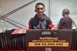 Nofeldi dan Dwi Tiansi juarai Bank Jateng Borobudur Marathon 2025