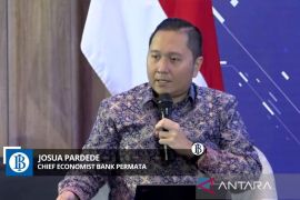 Ekonom: Tekanan rupiah dan harga minyak bisa tambah defisit Rp200 T