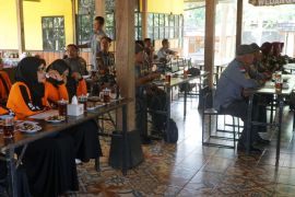 Pemkab: Masyarakat hidupkan kembali siskamling cegah peredaran miras