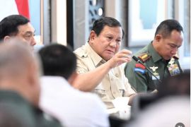 Prabowo memimpin evaluasi nasional Koperasi Merah Putih di Mabes TNI