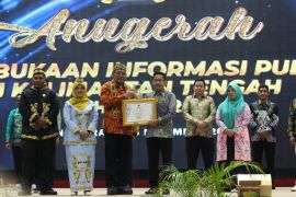 Bawaslu Kotim raih penghargaan keterbukaan informasi kategori penyelenggara pemilu