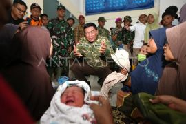 Menhan: Bantuan bencana Aceh disalurkan via udara agar cepat