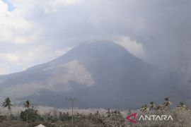 Badan Geologi: Aktivitas Gunung Lewotobi Laki-laki masih tergolong tinggi