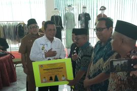 Pemprov Kepri salurkan bantuan hibah untuk 4 kabupaten dan kota