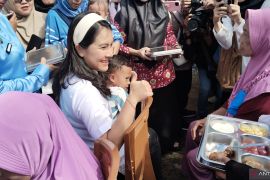 Wamen Kemendukbangga Isyana Bagoes Oka tinjau MBG di Palembang