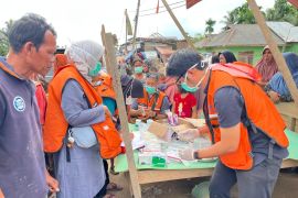 Tim medis FK-KMK UGM terjun langsung rawat seratusan korban terdampak banjir Aceh