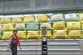 Polisi temukan bakteri berbahaya dalam pakaian bekas jaringan Korsel