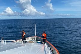 Basarnas cari penumpang jatuh dari KM Aksar Saputra 09 di perairan Likupang