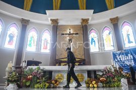 Sterilisasi gereja jelang Natal di Samarinda