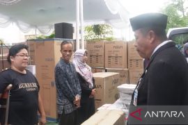 Gubernur Babel serahkan peralatan Rp561 juta bantu UMKM