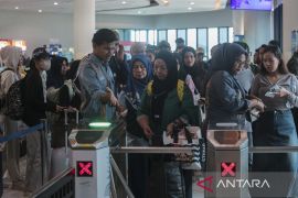 Arus penumpang jelang Natal dan tahun baru di Pelabuhan Merak