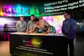 Indosat, Arsari Group, dan Northstar Group bentuk platform serat optik digital
