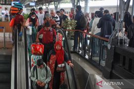 Hari ini dan besok, KA Jarak Jauh berhenti di Jatinegara