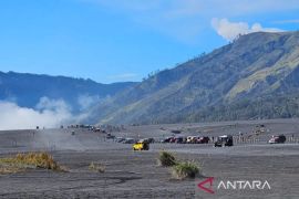 Aktivitas wisata di kawasan Bromo ditutup saat peringatan Yadnya Kasada