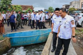 Pemprov Jateng gunakan pompa air tenaga surya atasi rob Demak