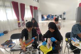 PHR Dorong Kemandirian Ekonomi Kelompok Disabilitas Lewat Pelatihan Laundry Sepatu