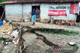 Tanah bergerak di Blora meluas, ada rekahan dekati pemukiman