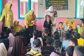 Pelayanan medis dan "trauma healing" bagi warga korban bencana di Aceh