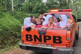 BPBD Temanggung antar-jemput siswa akibat jalan putus