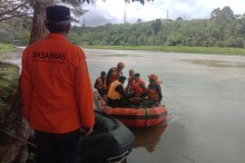 Seorang anak hanyut di saluran air di Rejang Lebong