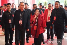 Hasto dan Prananda sambut Megawati di Rakernas PDIP