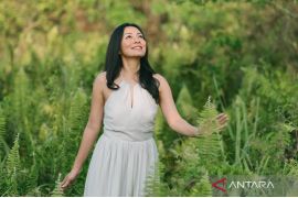 Dee Lestari rilis single "(Jangan) Jatuh Cinta"