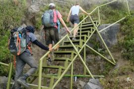 Penutupan pendakian gunung Rinjani demi keselamatan dan kelestarian