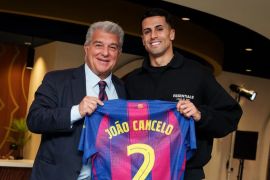 Joao Cancelo kembali berseragam Barca